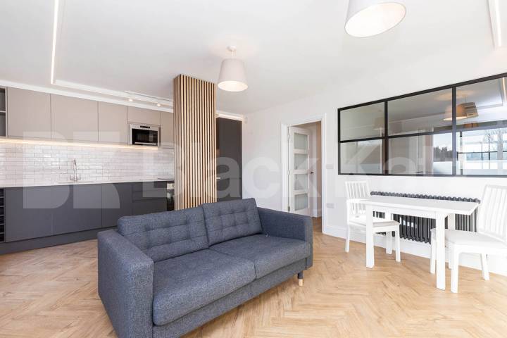 Spacious studio / one bed to rent stone throw away from Finsbury Park Seven Sisters Road, Finsbury Park